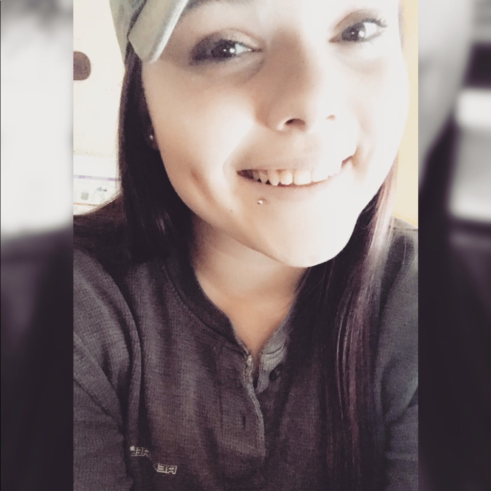 Meet your Posher, Kayla